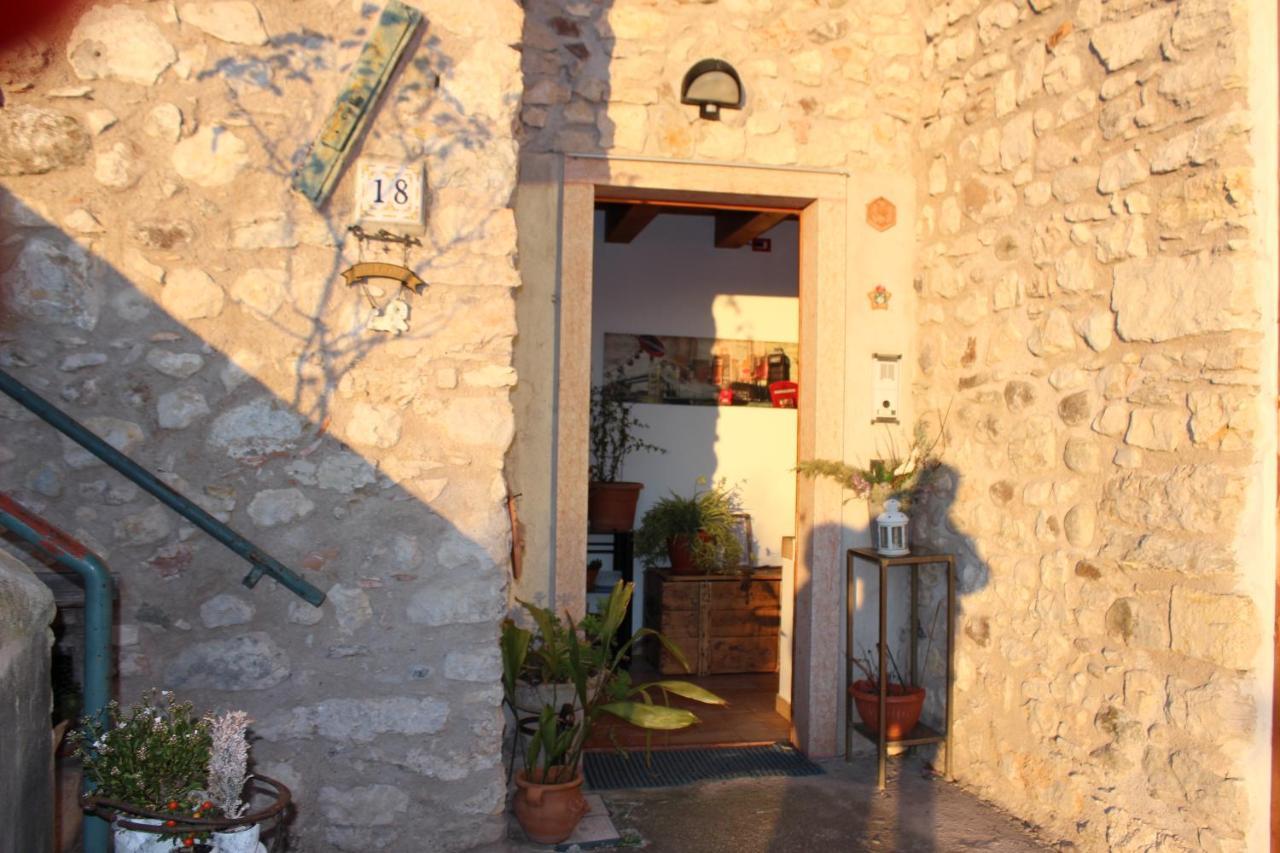Lovelyflat II Albisano Torri Del Benaco Exterior foto